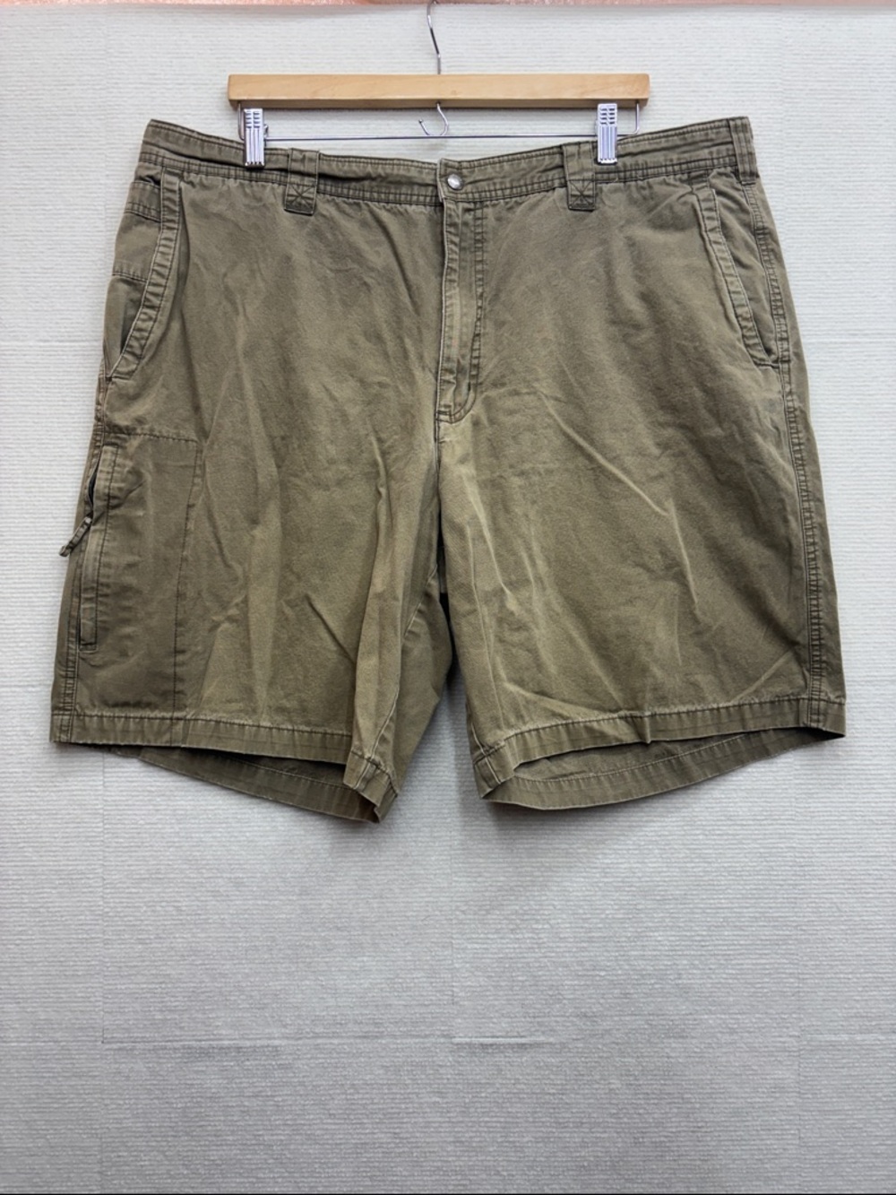 Columbia | 42 Men's Olive Green Cargo Shorts